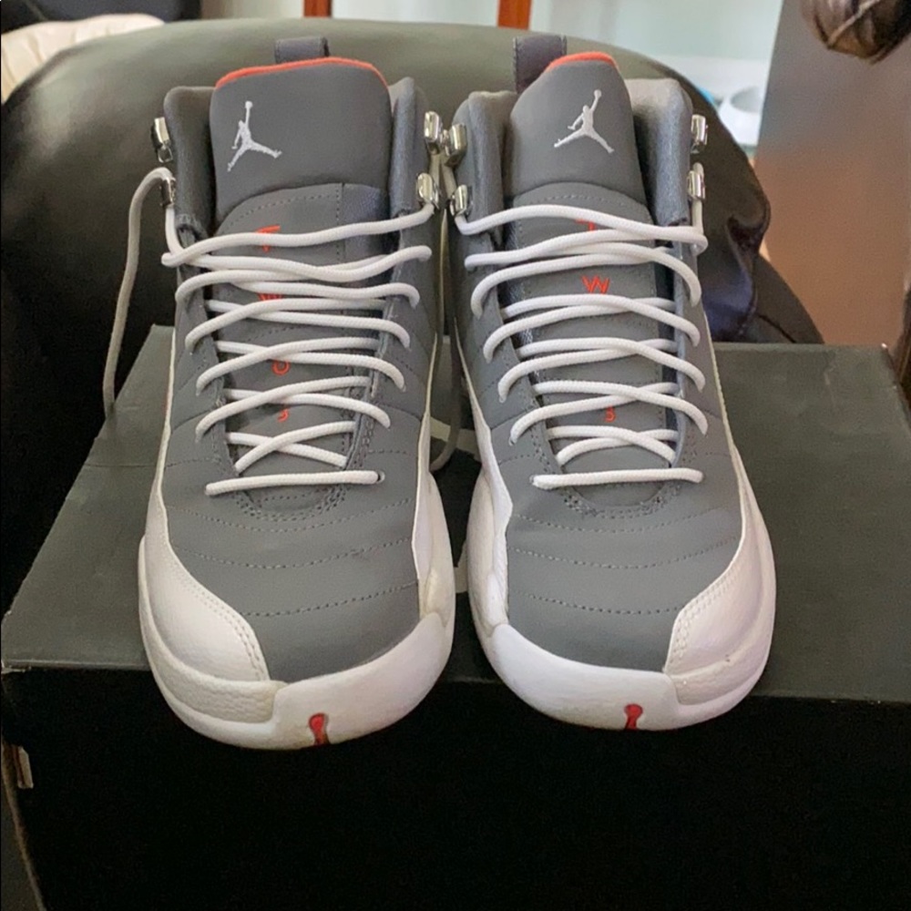 Air Jordan 12 - Picture 3 of 4